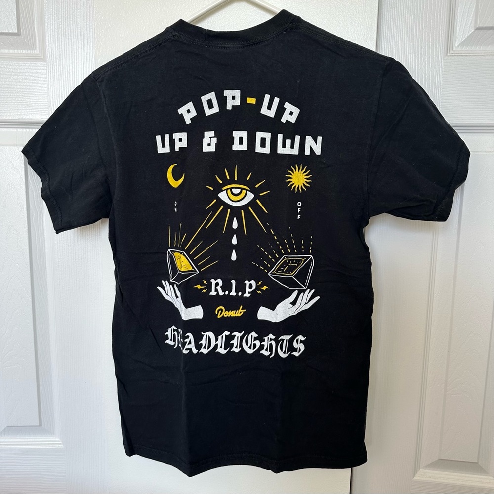 Donut media t-shirt size medium